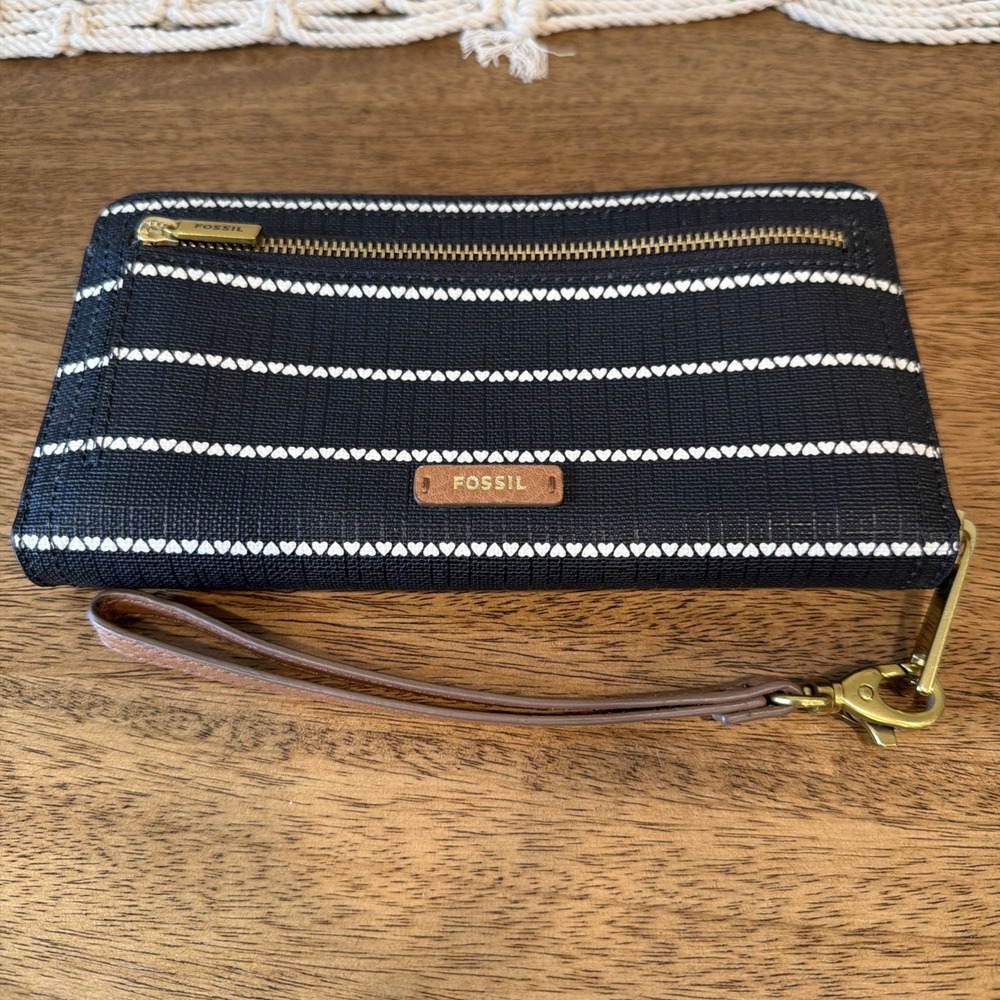 Fossil Logan RFID Zip Around Women's Clutch Wallet Black-White 8" x 4" Hearts